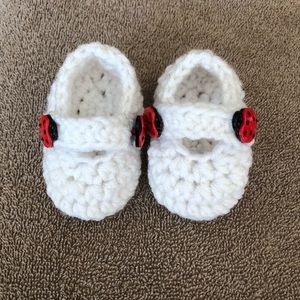 Crochet baby Mary Jane shoes
